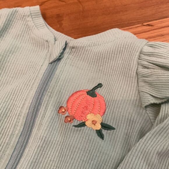 Tahari baby fall sleepers set of 2 size 0-3 months - Picture 4 of 6